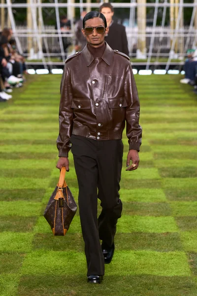 Look 27